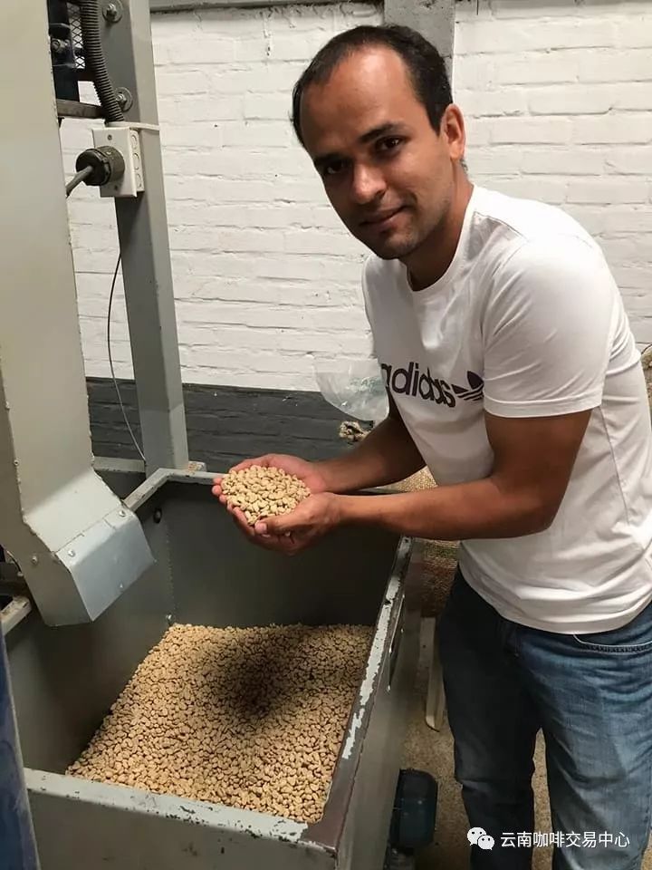 Ceser Andres Bio.jpg
