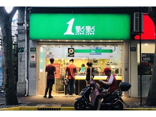一點點奶茶面加盟店備受歡迎，加盟費低創(chuàng)業(yè)更輕松