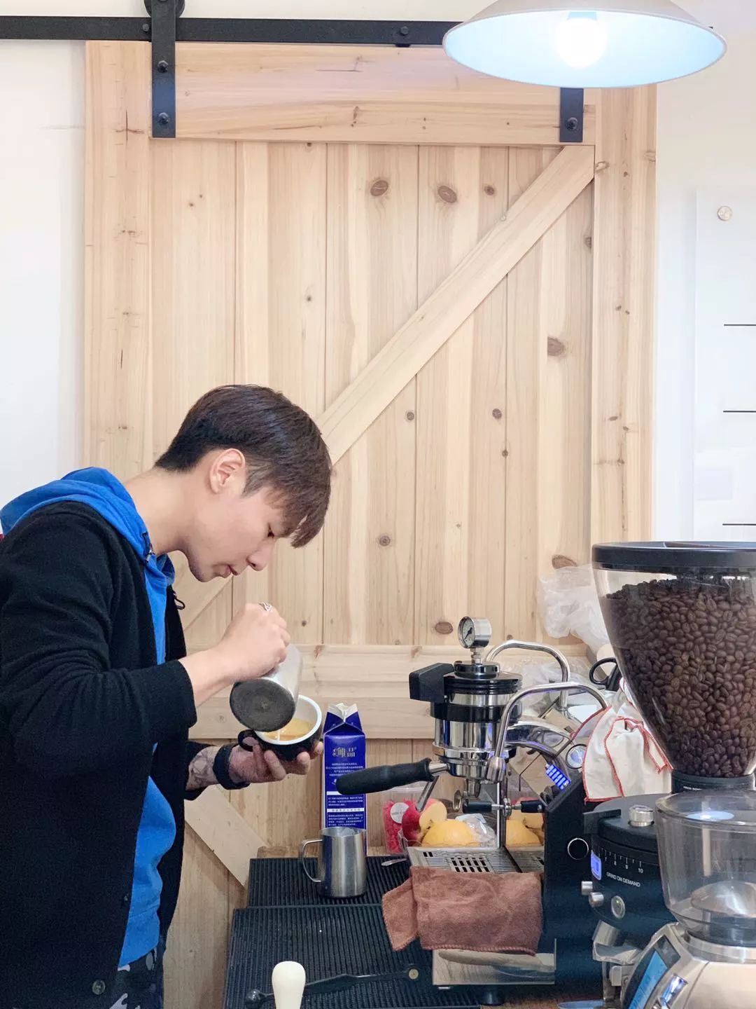 https://image.ipaiban.com/upload-ueditor-image-20191112-1573537289823065186.jpg
