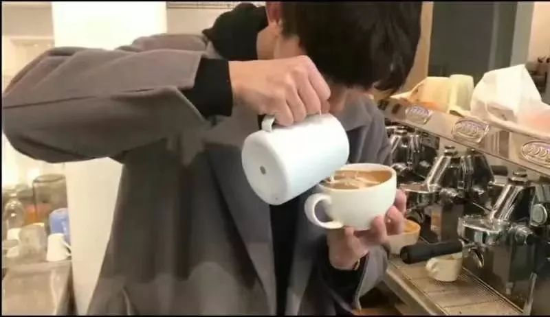https://image.ipaiban.com/upload-ueditor-image-20191112-1573551865532048989.jpg