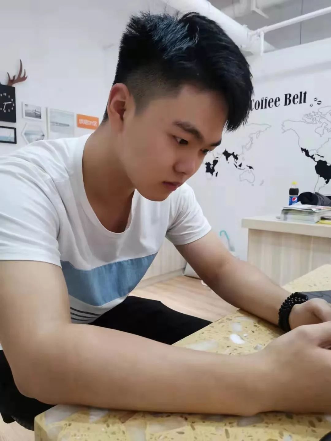 https://image.ipaiban.com/upload-ueditor-image-20191030-1572433186172031668.jpg