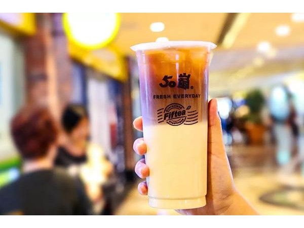 嵐奶茶加盟費(fèi)大概多少錢(qián)，小學(xué)老師被這個(gè)數(shù)字深深吸引