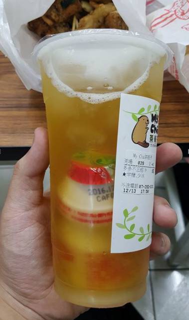 “大瓶包小瓶”？創(chuàng)意飲料玩出新高度