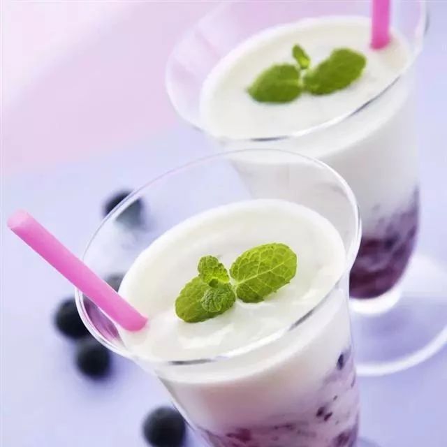 那個新開了飲品店的朋友，昨晚給我打電話…