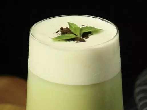 一杯奶蓋茶熱量超過(guò)大卡？奶蓋茶該如何救贖？