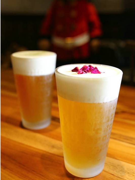 玫瑰玫瑰我愛你，女神年度最追捧飲品，芝士玫瑰烏龍