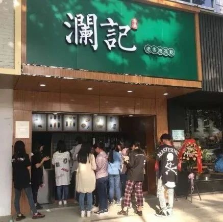 一年賣出 萬+杯， 年開 +店，他的秘訣只有兩個字