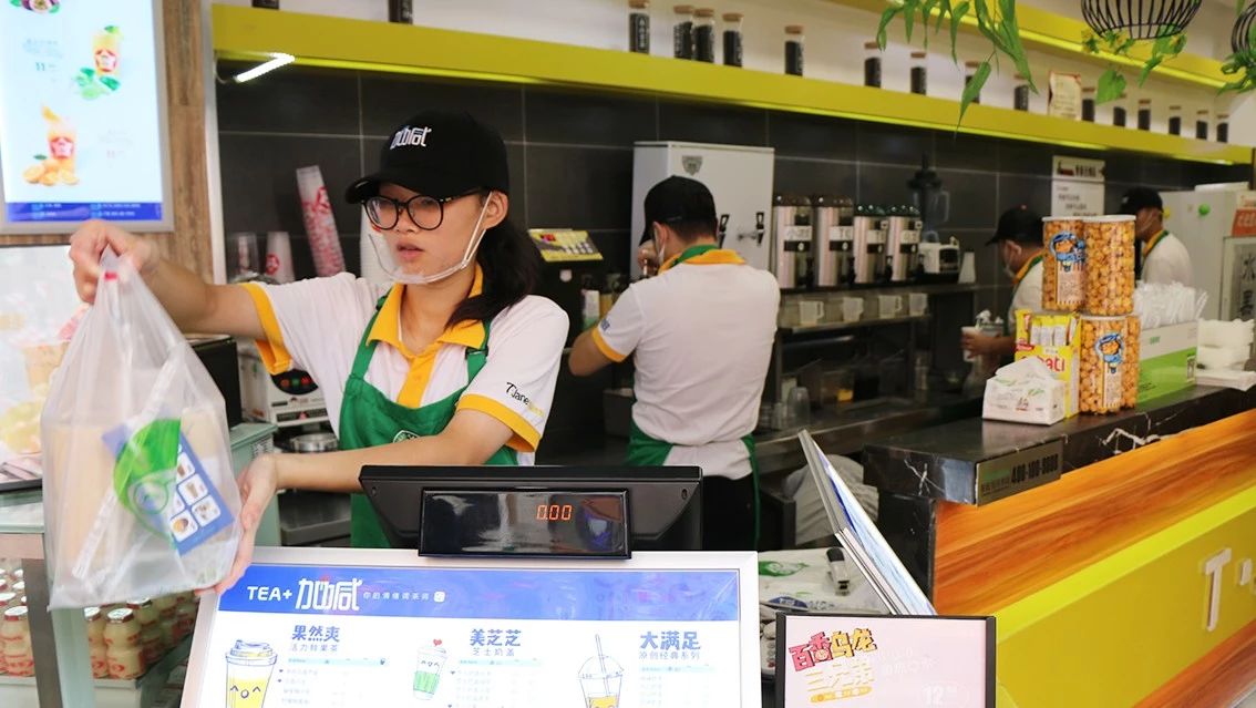 從 元營業(yè)額到家門店，加減奶茶用了一個“最笨”的辦法