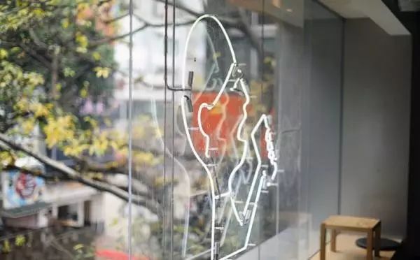 喜茶北京店今天開業(yè)，看起來，這次它又做出了一些改變