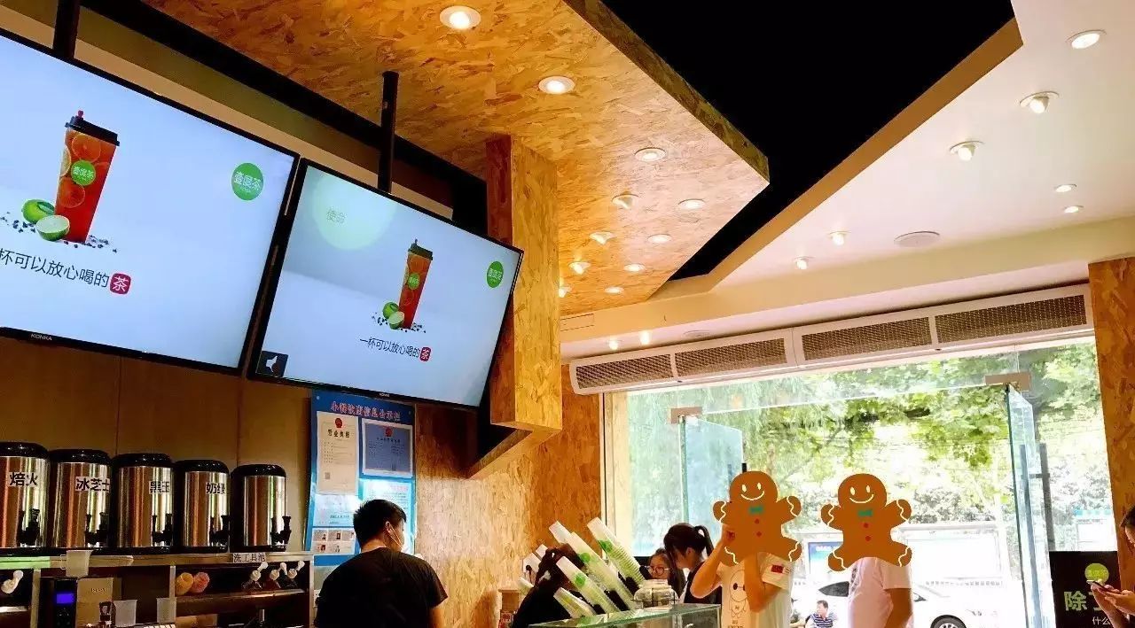 新茶飲不適合“校門(mén)口”生意？個(gè)月 家校園店后，他開(kāi)始考慮進(jìn)商場(chǎng) | 開(kāi)店日記