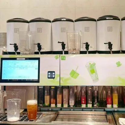 探店深圳奈雪：“自動(dòng)奶茶機(jī)”做產(chǎn)品， 個(gè)人干好一家店？