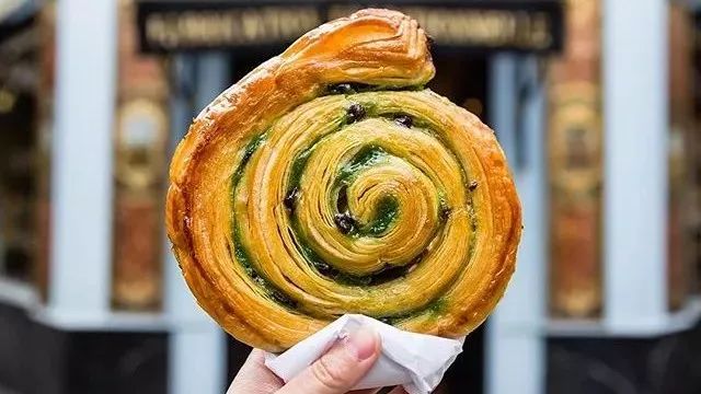 歲學做面包， 年后開店，度被評為“巴黎最佳面包店”，長期霸占“巴黎面包店排行榜第名”，他憑什么？
