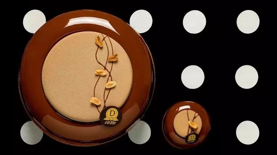 這才是實(shí)力派！做著最“普通”甜點(diǎn)的他居然是DALLOYAU的創(chuàng)意設(shè)計(jì)主廚？+張圖揭秘…