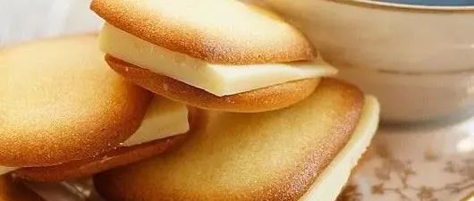 蛋白質(zhì)餅干、“夜宵味”餅干…，餅干品牌最近都在賣什么？